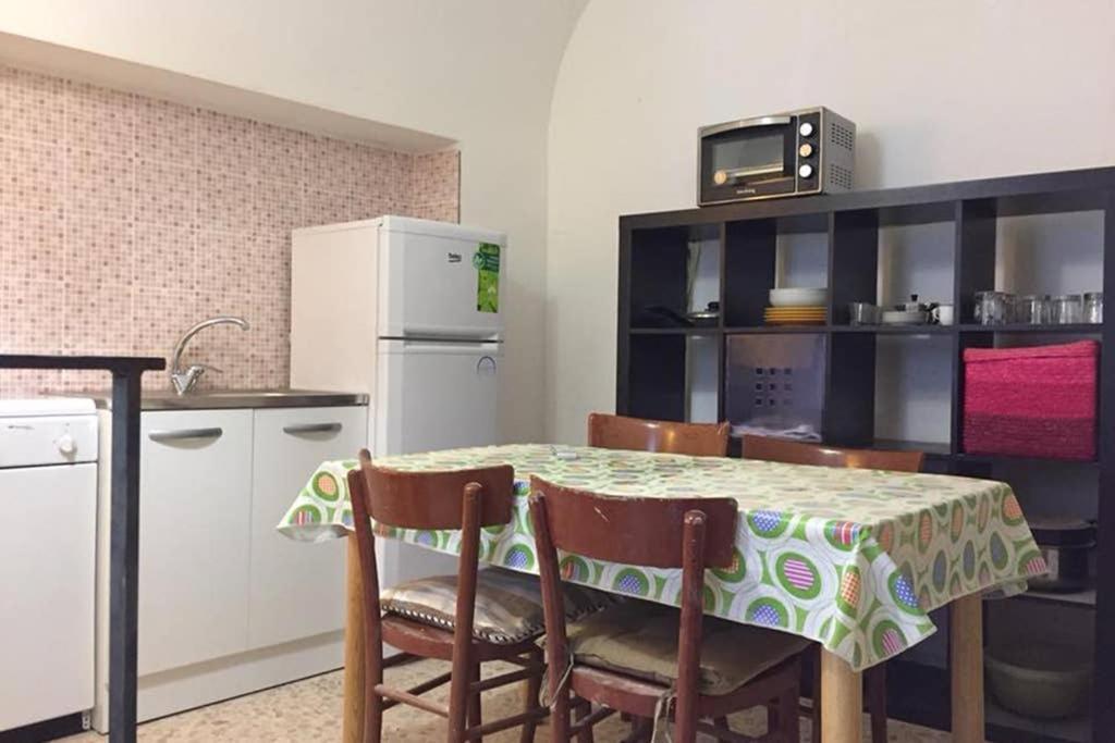 Historic Apartment In Centre Of City 100M To Sea 莫诺波利 外观 照片