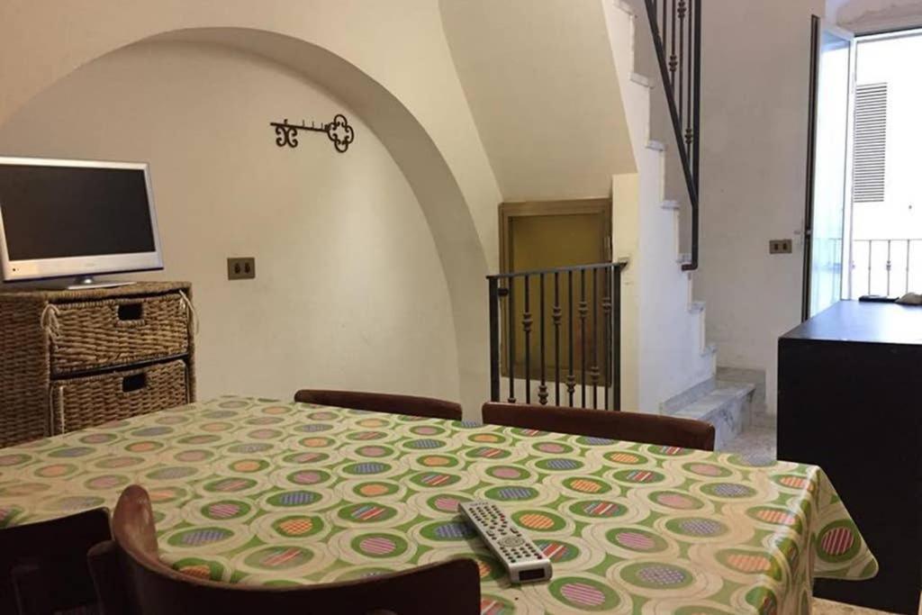 Historic Apartment In Centre Of City 100M To Sea 莫诺波利 外观 照片