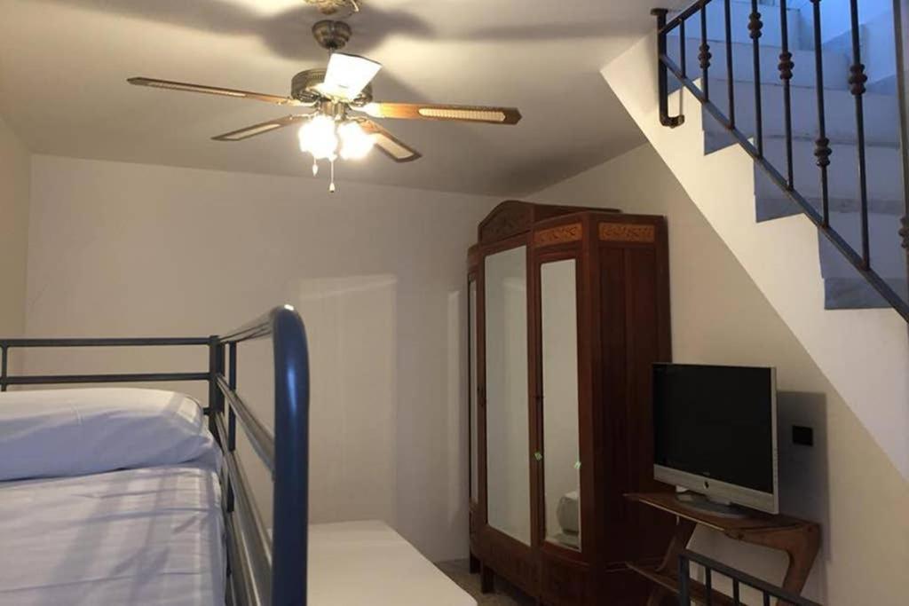 Historic Apartment In Centre Of City 100M To Sea 莫诺波利 外观 照片