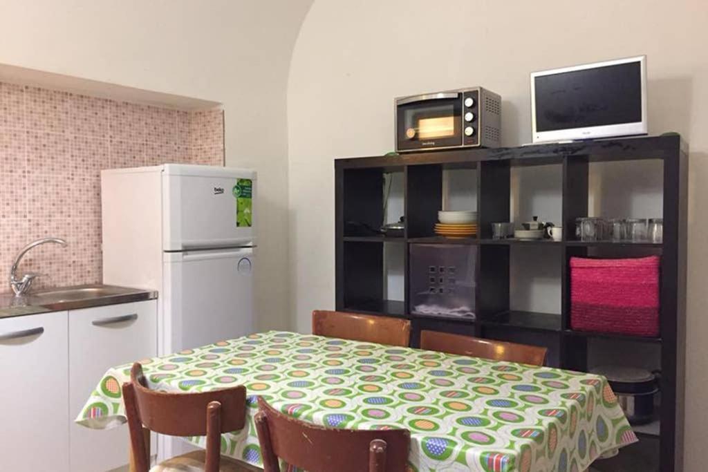 Historic Apartment In Centre Of City 100M To Sea 莫诺波利 外观 照片
